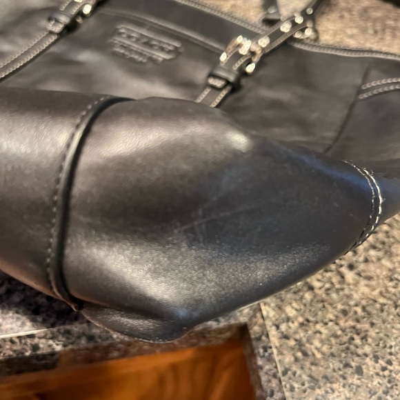 Black with silver hardware tote/shoulder bag - Picture 4 of 7